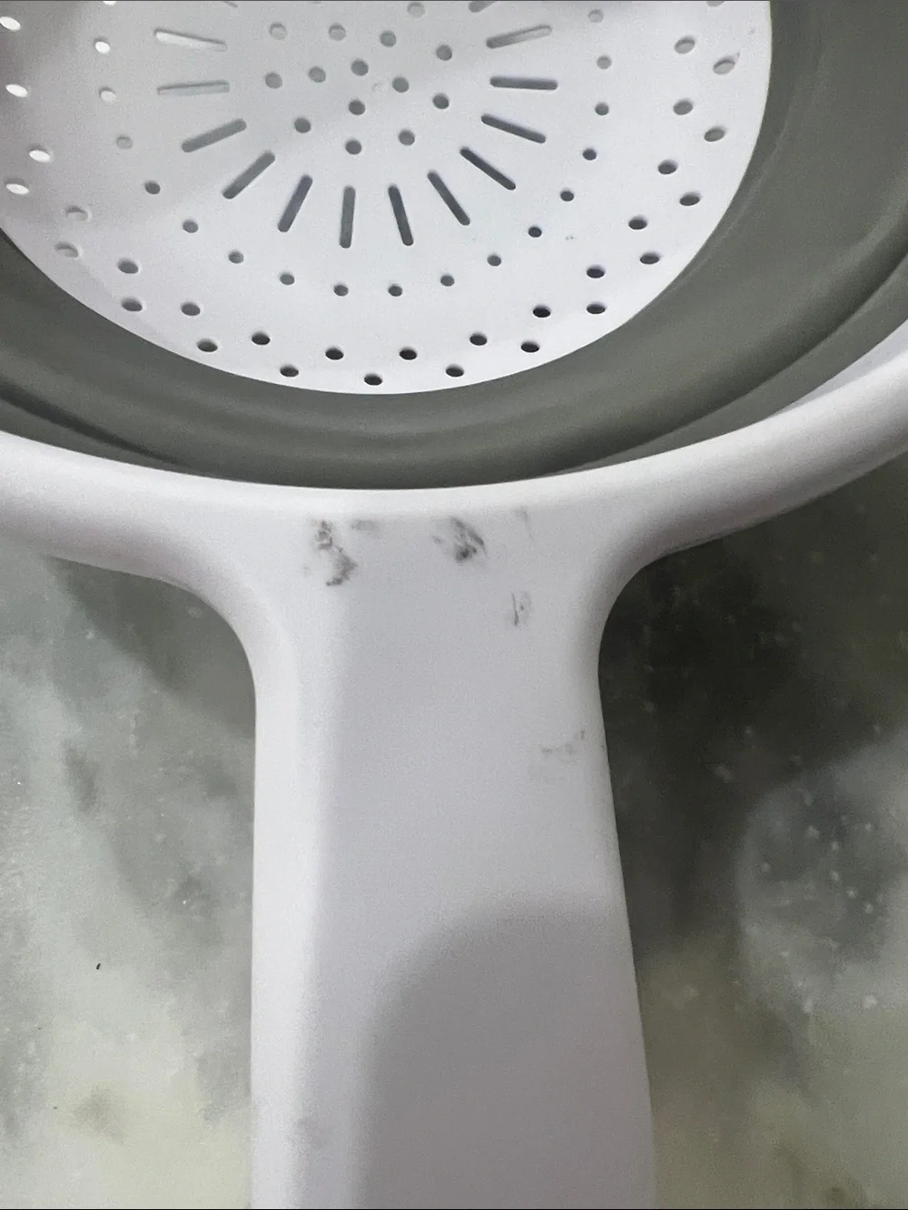 NWT Collapsible strainer with handle